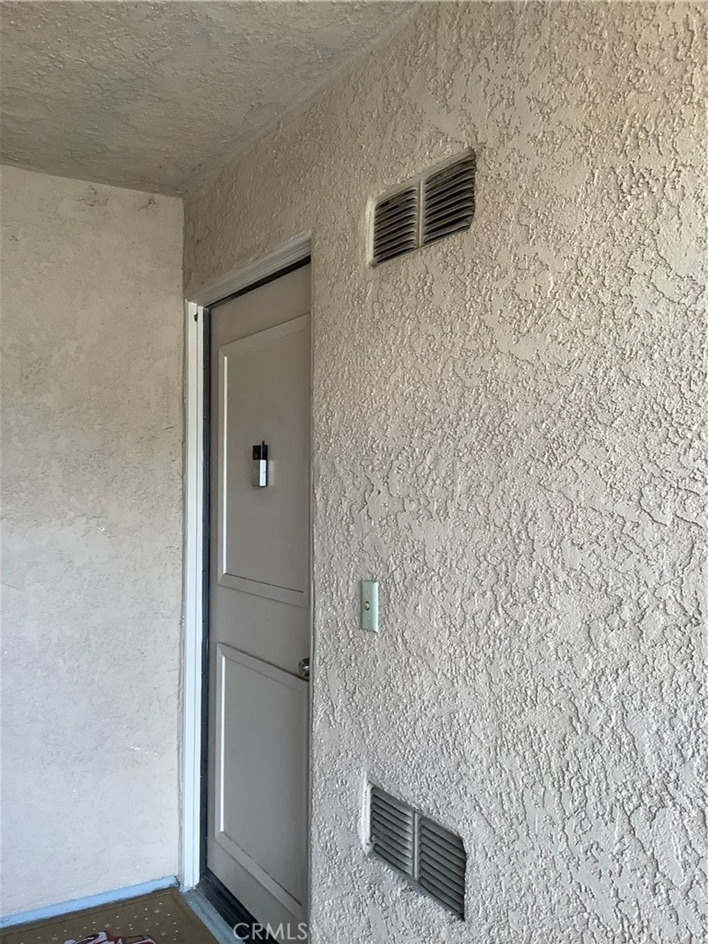 listing image 0