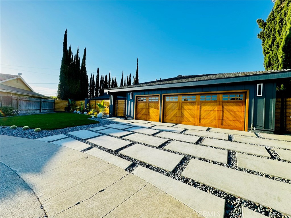 1471 N Navarro Place