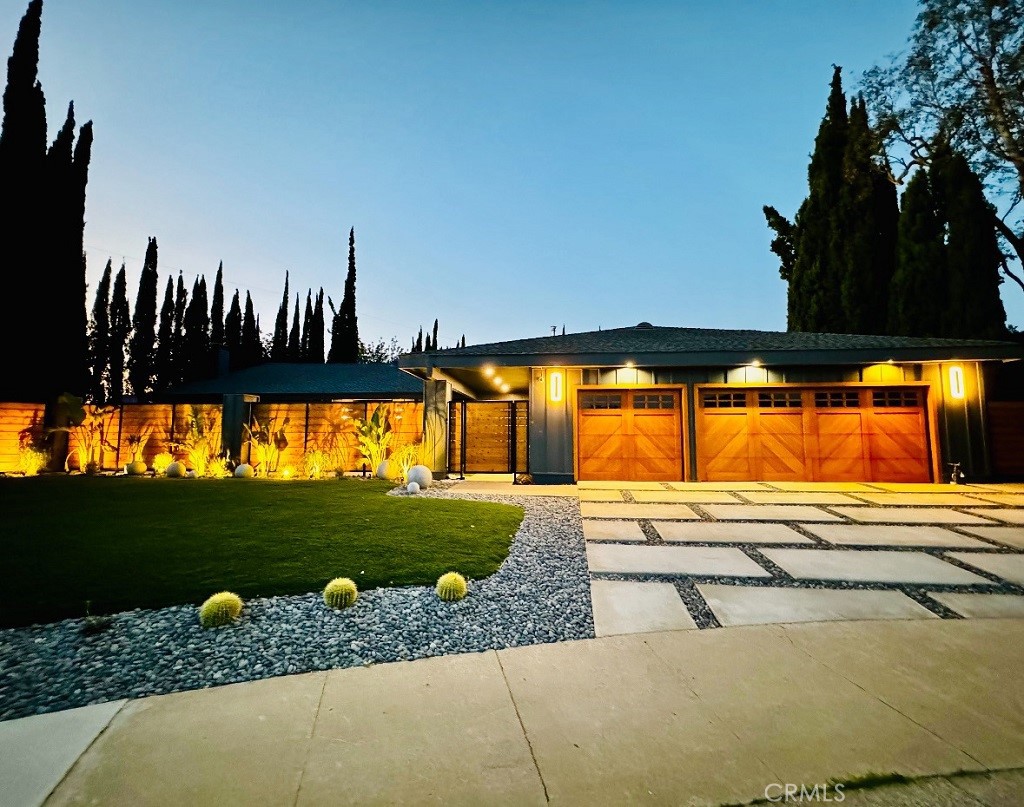 1471 N Navarro Place