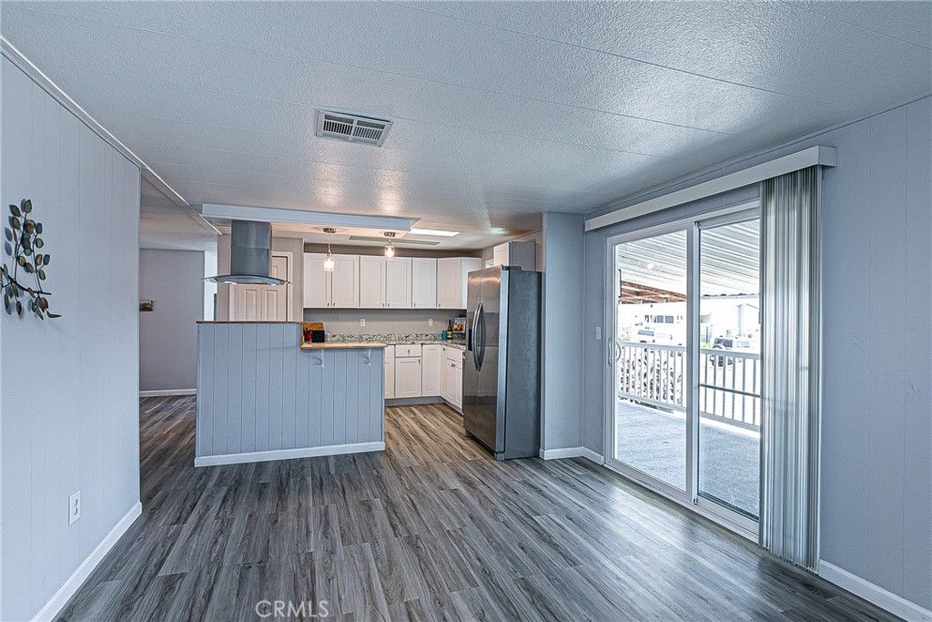 listing image 130722653373718342723
