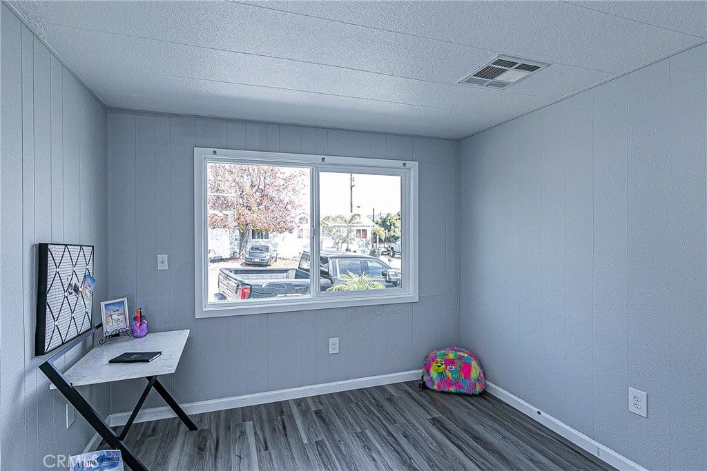 listing image 130728568289148618866