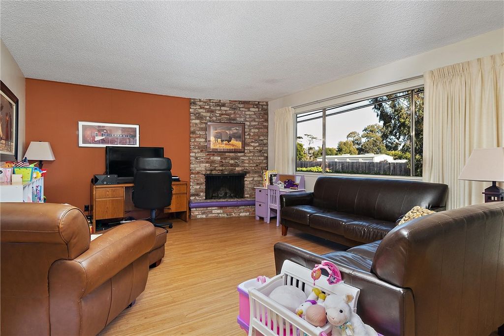 listing image 130721290779566332098