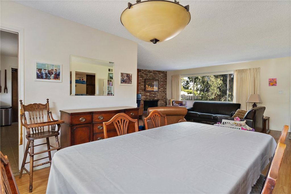 listing image 130724454887646818206