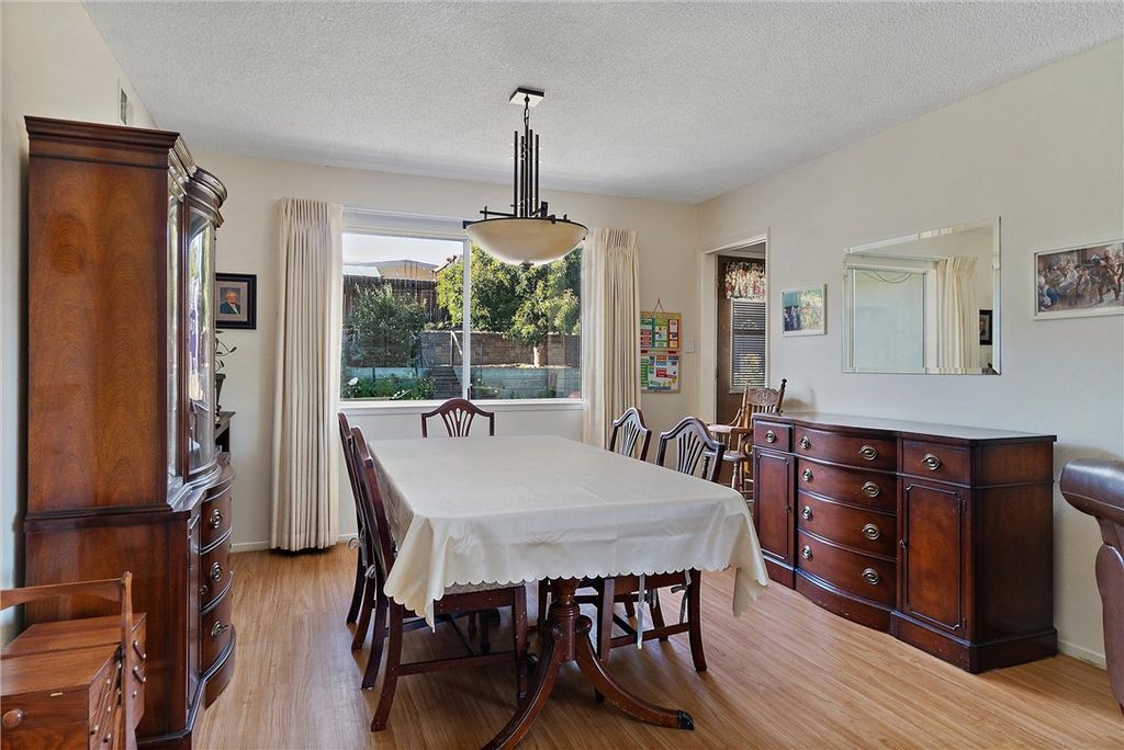 listing image 130720883296024781128