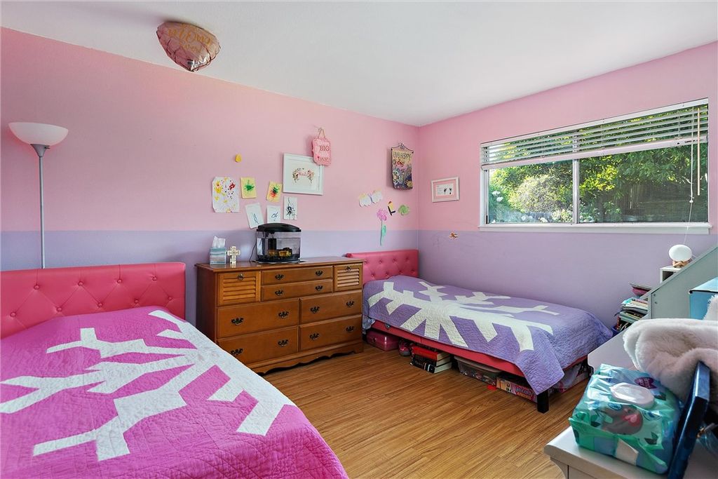 listing image 130728378271529692855