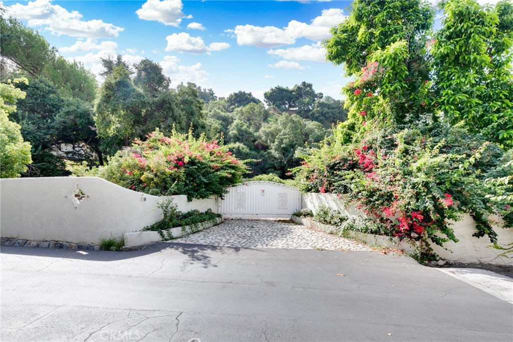 18 Woodlyn Lane