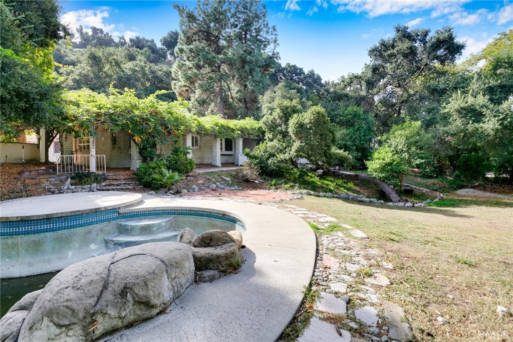 18 Woodlyn Lane