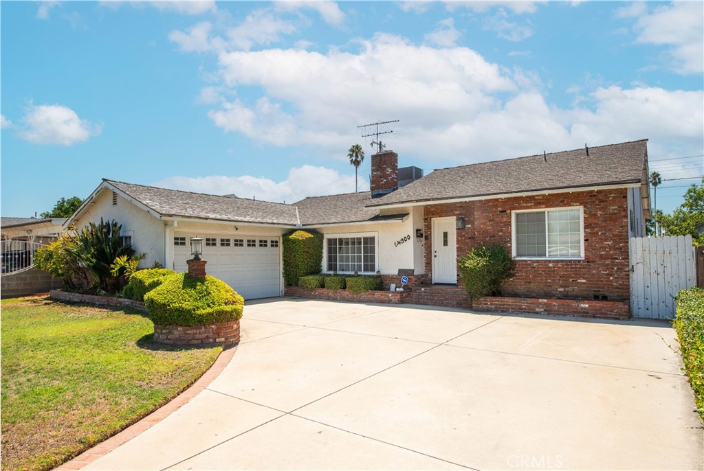 View North Hills, CA 91343 house