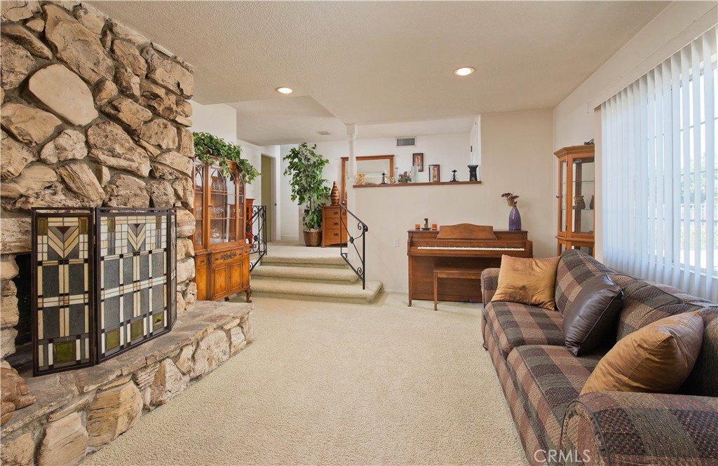 Photo 4 of 19 of 14900 Stassen Street house