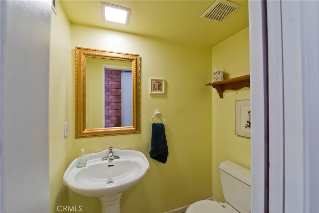 Photo 13 of 19 of 14900 Stassen Street house