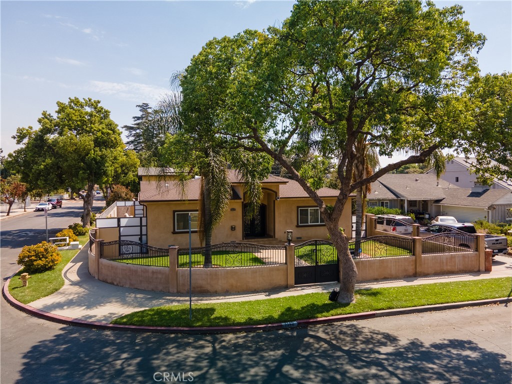 View Van Nuys, CA 91405 house