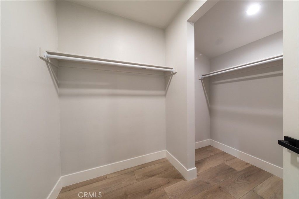 listing image 130728838422676480648
