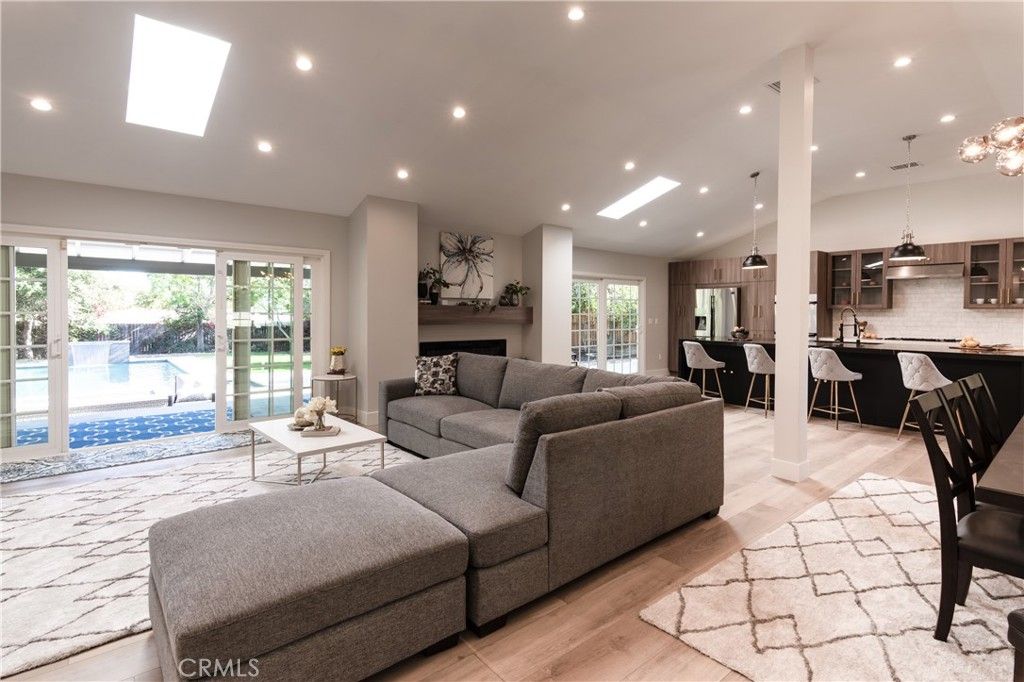 listing image 130725726507773037979