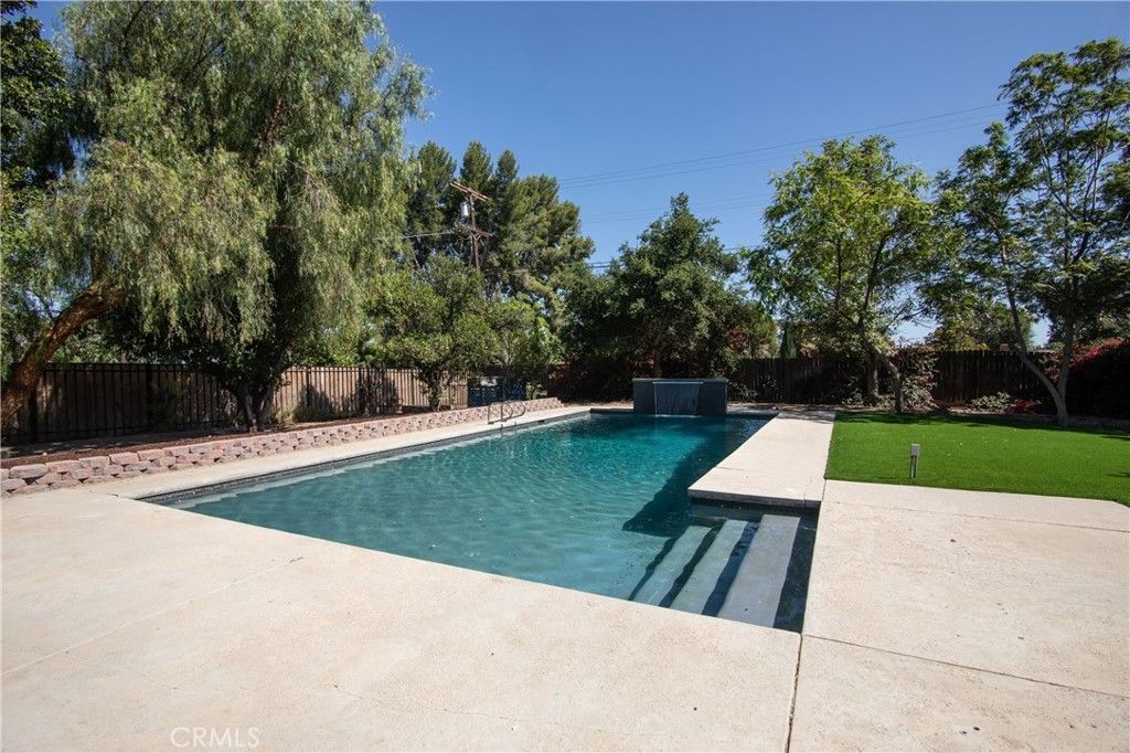 listing image 130722106498655386816