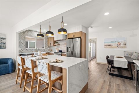 3858 Ladoga Avenue Long Beach CA 90808