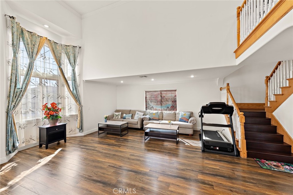 Properties 4 5143 Acacia Street