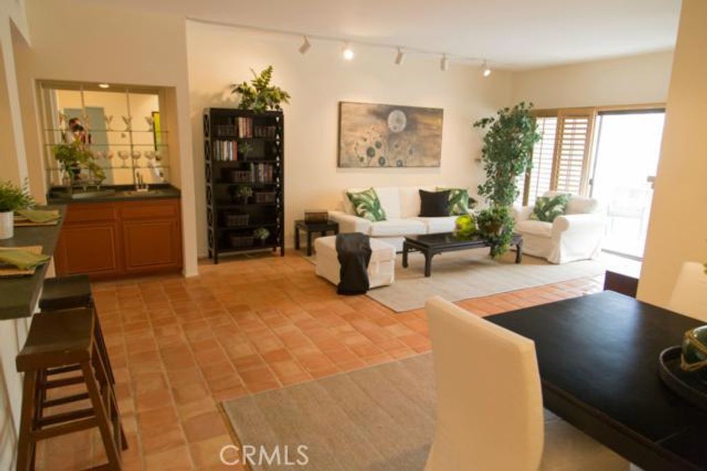 listing image 130725280352651302523