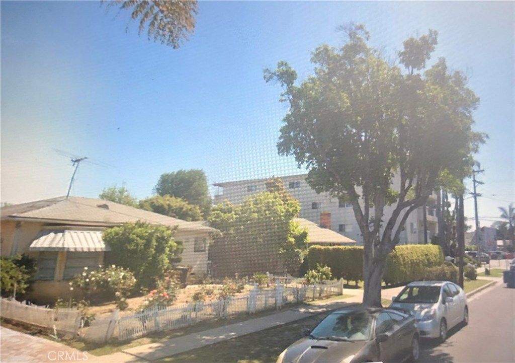 listing image 130724512128774156548