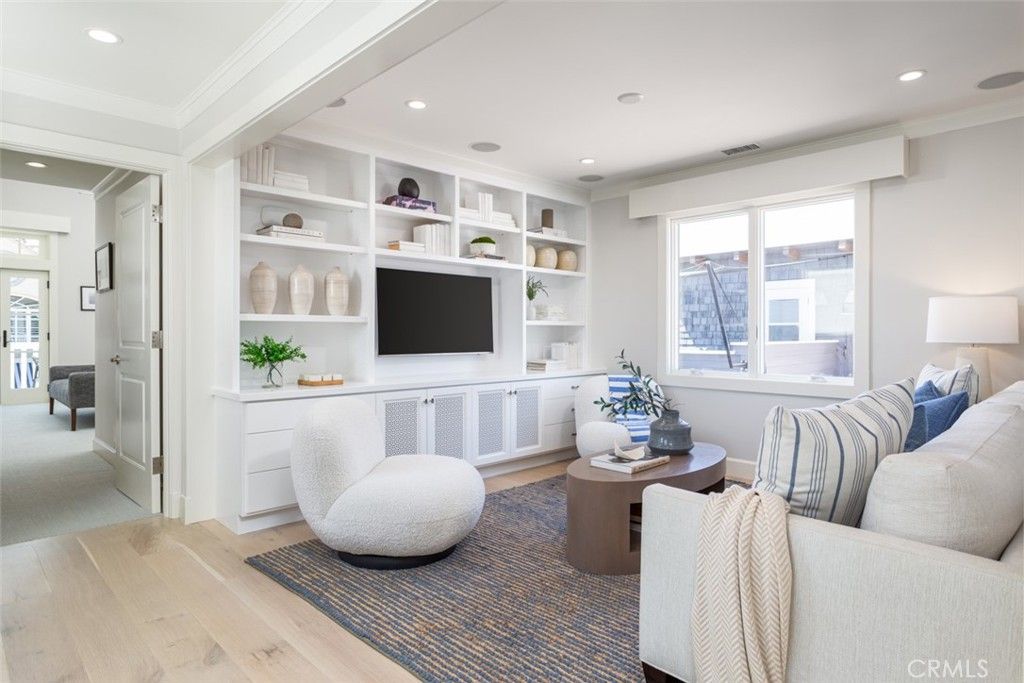 listing image 130725576297780677424
