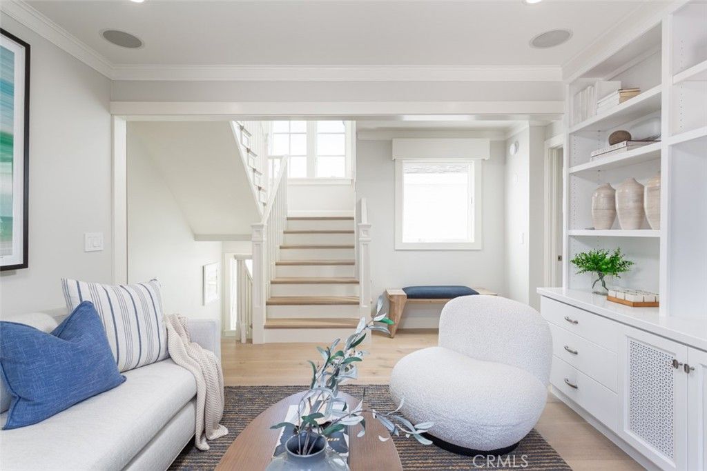 listing image 130722339990092757696