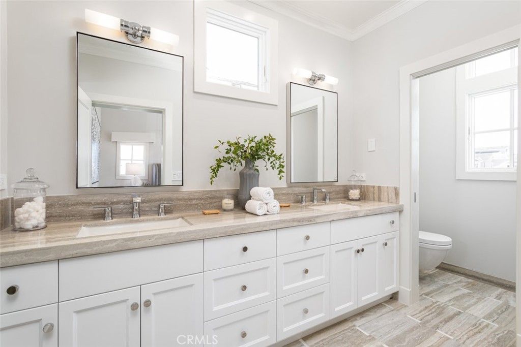 listing image 130729773841860897488