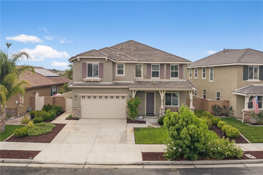 Main image without alt text