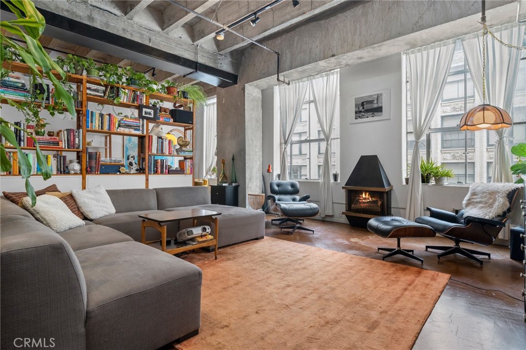 312 W 5th Street 523