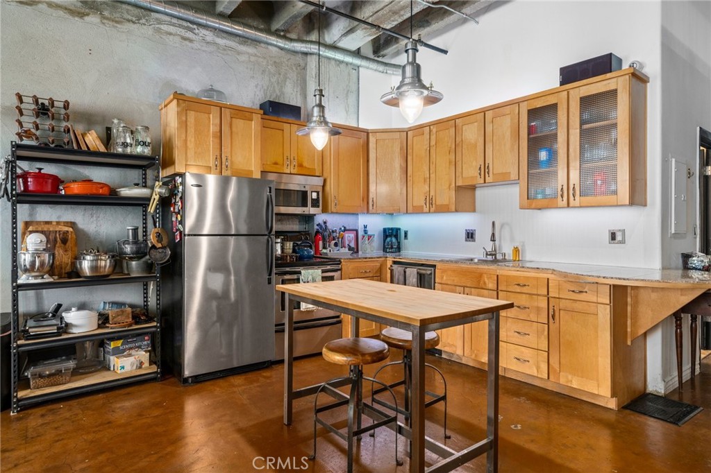 312 W 5th Street 523