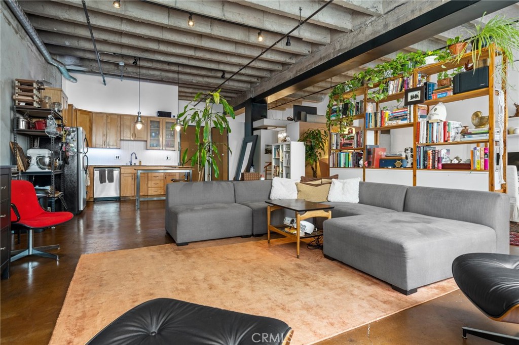 312 W 5th Street 523