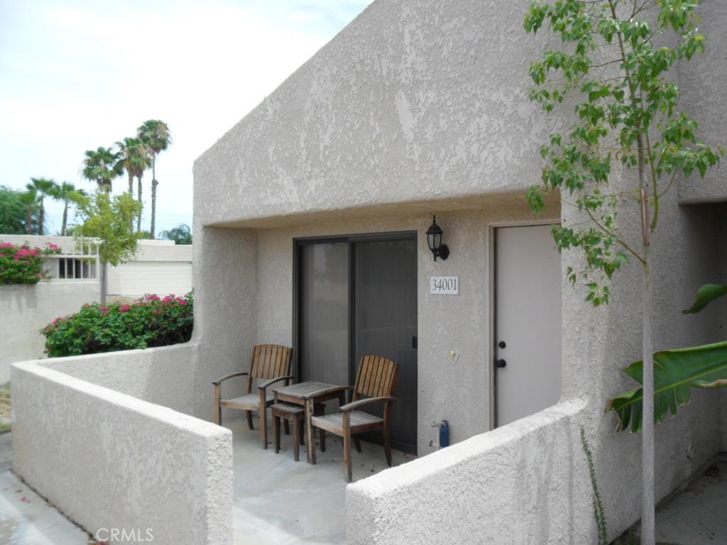 END UNIT TOWNHOUSE STYLE CONDO WITH MASTER BEDROOM UPSTAIRS. TILE FLOORING THROUGH MAIN LEVEL. KITCHEN OVERLOOKS REAR PATIO WITH GRANITE TILE COUNTERS AND BREAKFAST BAR. LARGE MAIN FLOOR BEDROOM WITH FULL BATH WITH GARDEN TUB. SELLER WILL LEAVE STAINLESS STEEL FRIDGE AND FULL SIZE STACKABLE WASHER/DRYER. AND, YOU OWN THE LAND!
