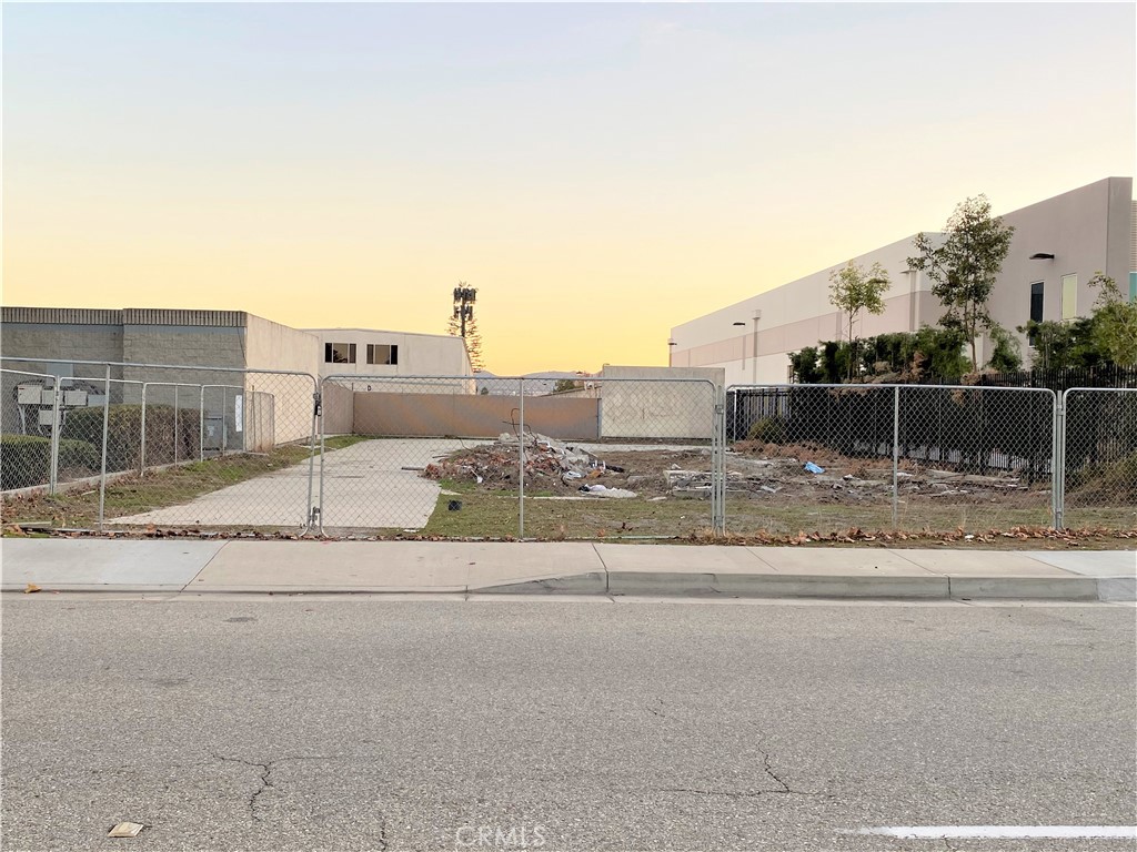 Commercial Land zoned M2 general industrial area. Great location and ready to build for that business owner who has been waiting for the right opportunity.