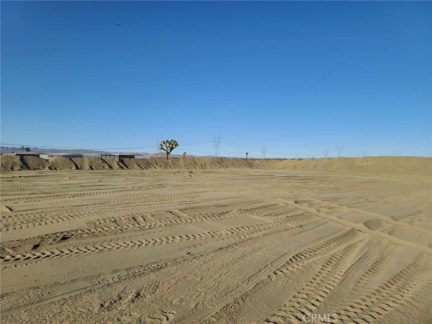 Calling all investors!
Residential land graded with power access at street. Sellers are motivated to sell.