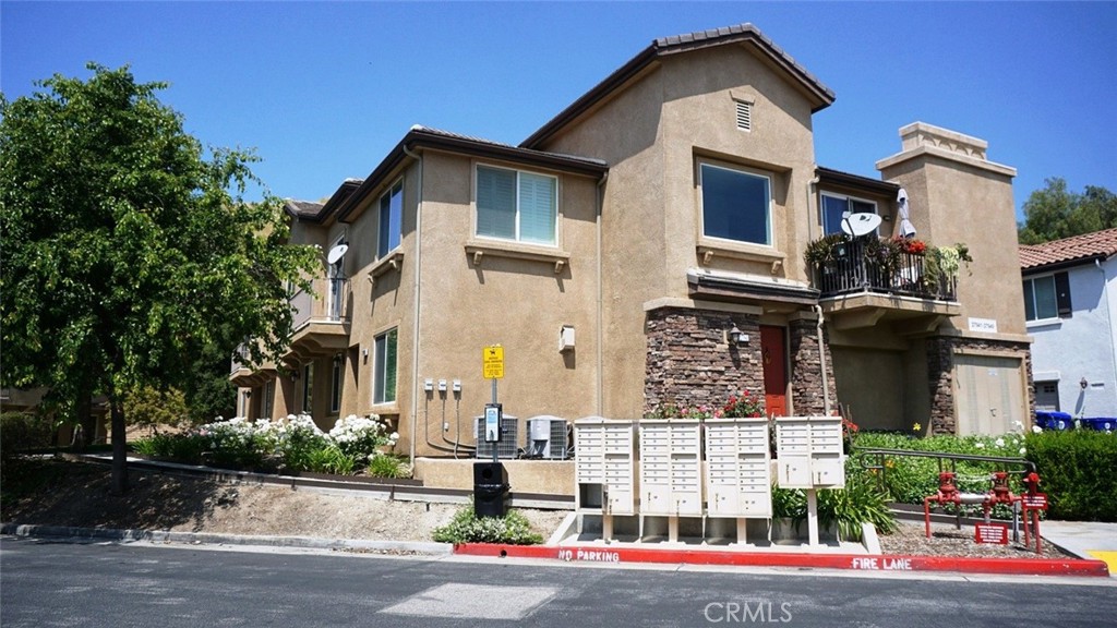 View Canyon Country, CA 91351 condo