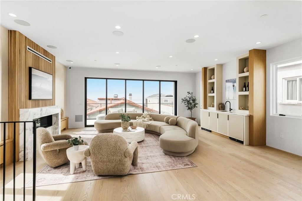 2227 Hermosa Avenue