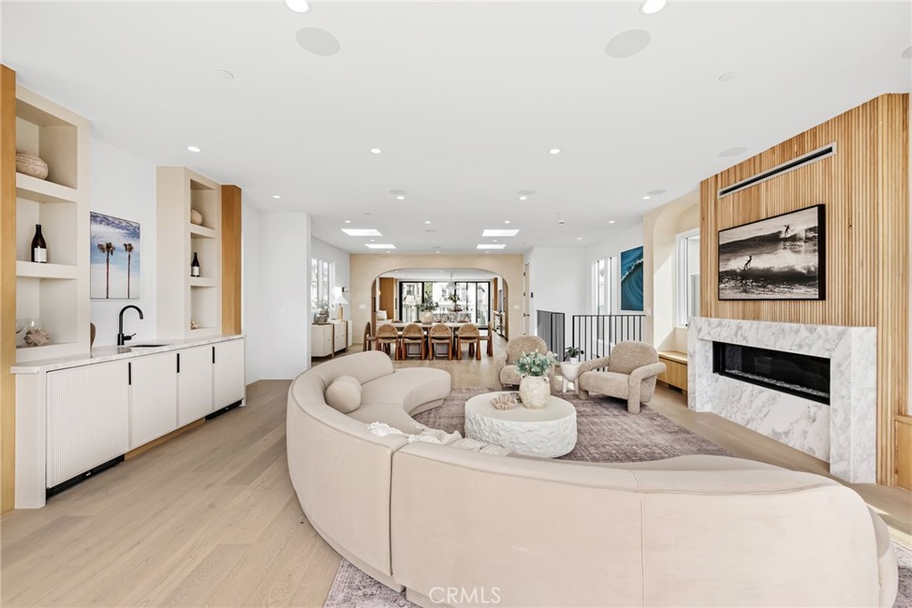 2227 Hermosa Avenue