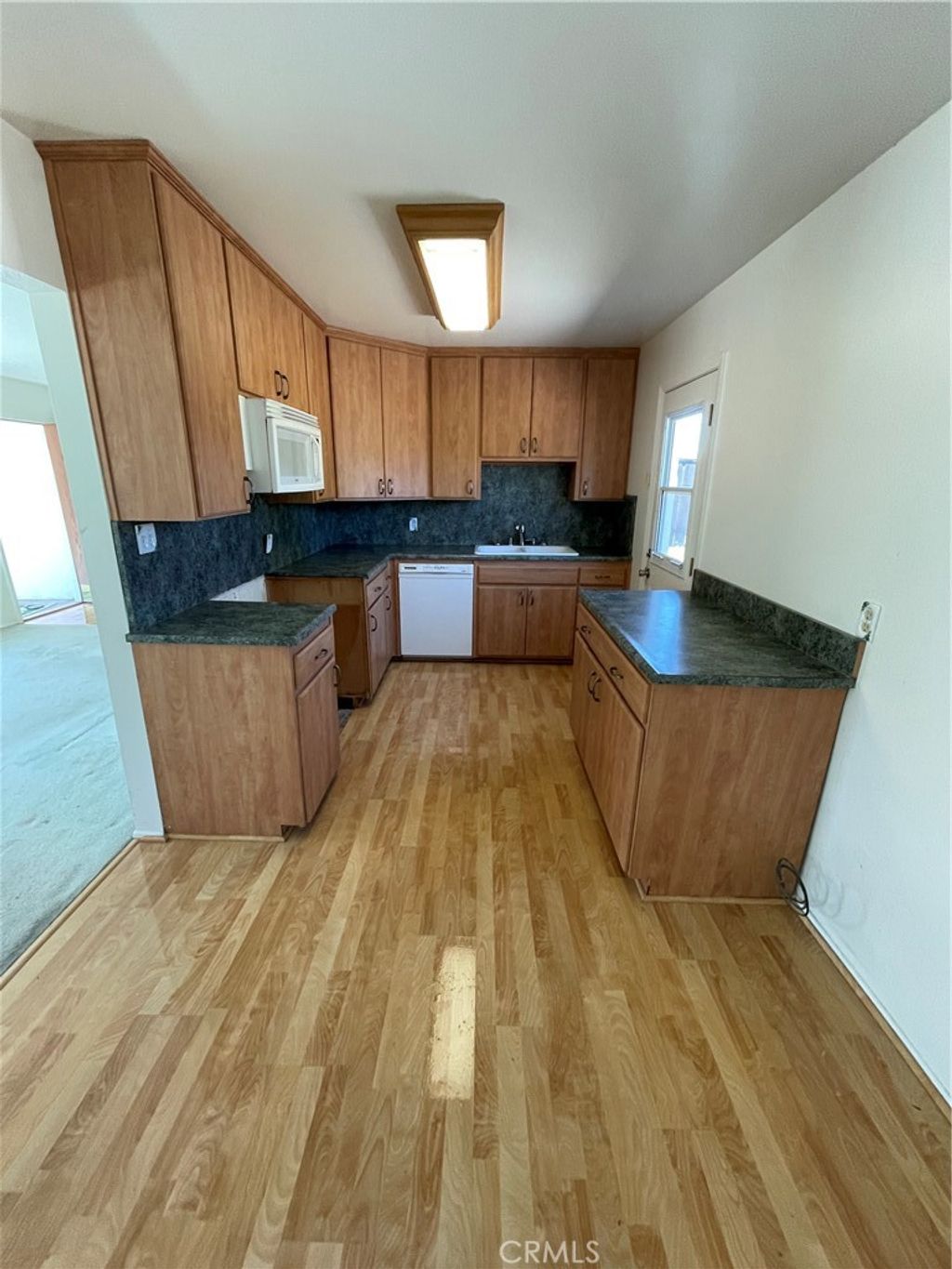 listing image 130726782011210412710