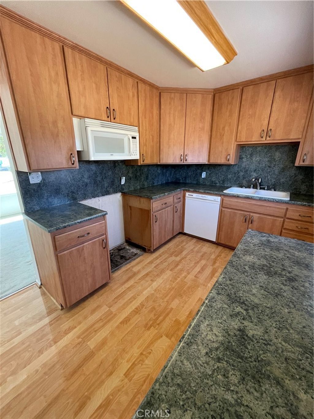 listing image 130724228144693898130