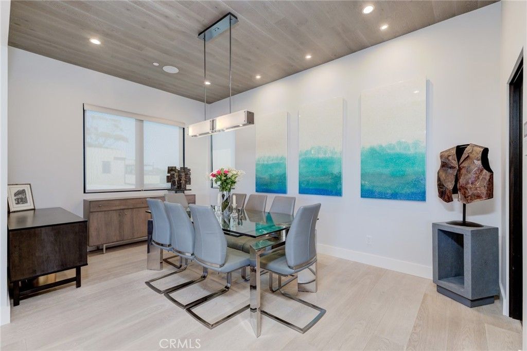 listing image 130729593293257276598
