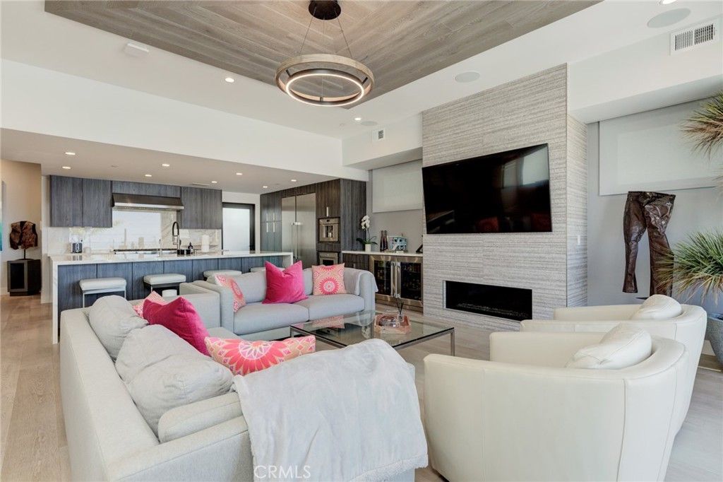 listing image 130727618645205494362