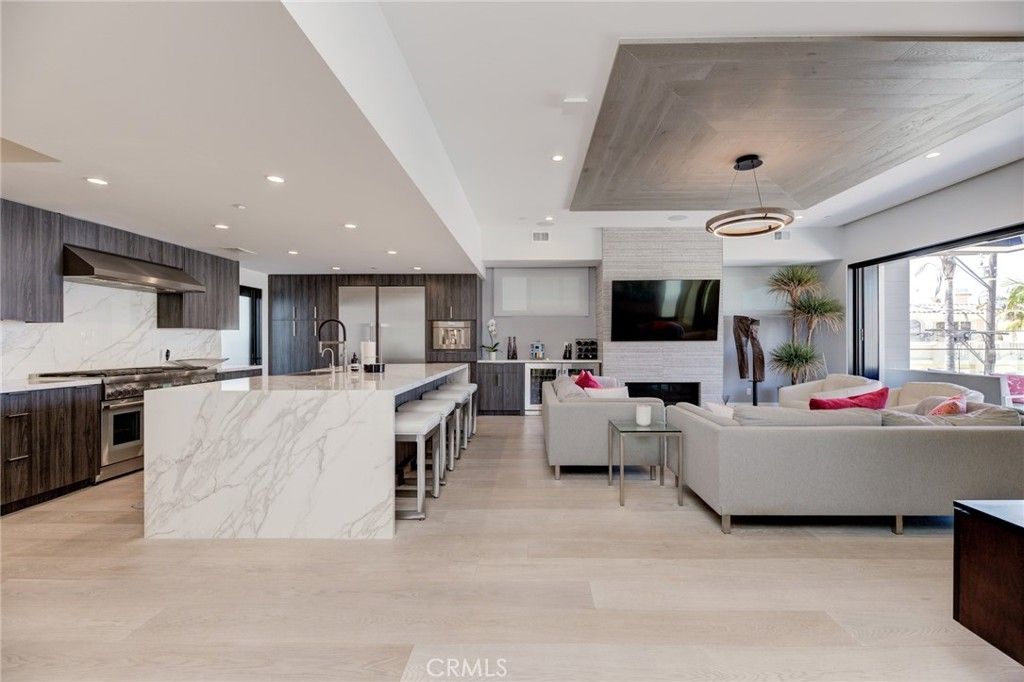 listing image 130723508944287465690