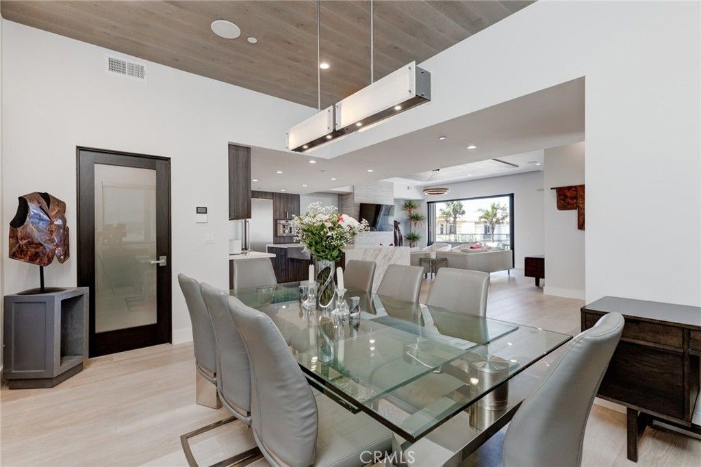 listing image 130728980487840628835