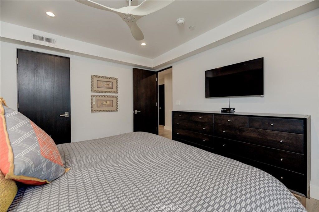 listing image 130722958729554999745