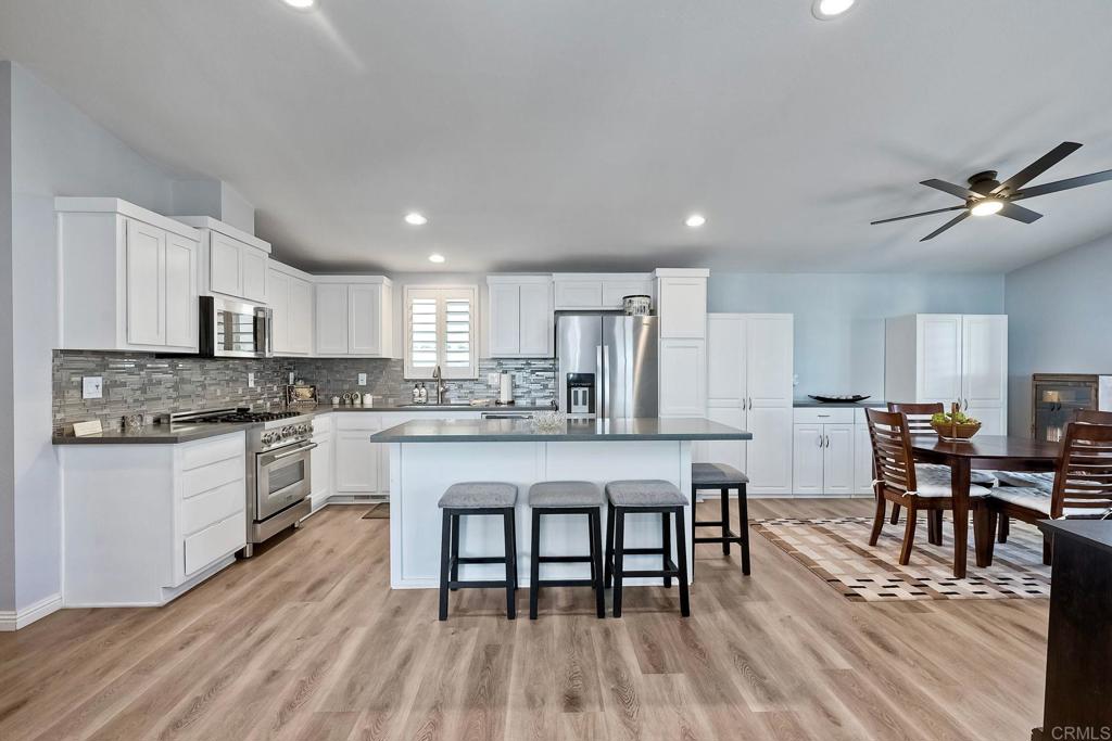 525 W El Norte Parkway SPC 203