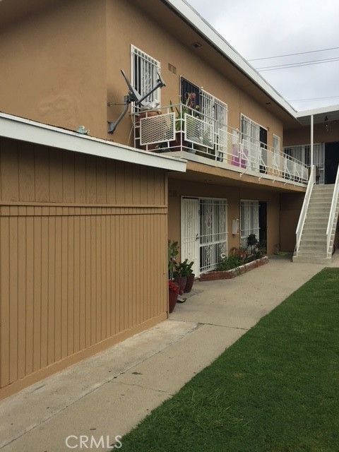 10210 S 10th Avenue Inglewood CA 90303