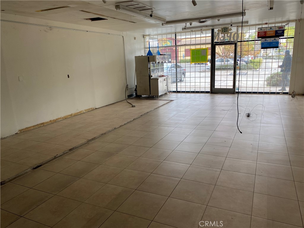 2808 W Lincoln Avenue