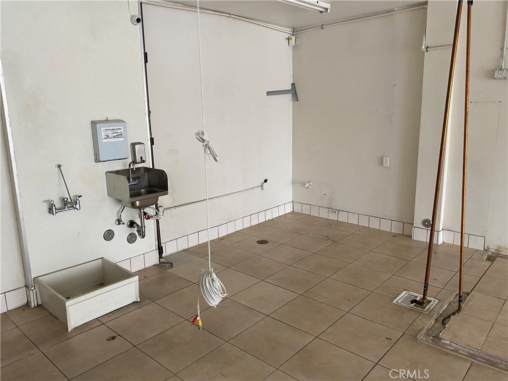 2808 W Lincoln Avenue