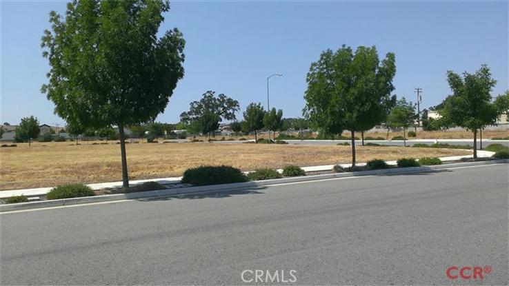 Commercial lots ready to build. Four lots being sold together. Located in one of Paso Robles fastest growing commercial areas. These are flat level lots, that can be built on separately or combined. 1031 Exchange buyers welcome.