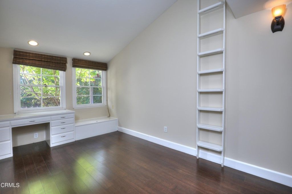 listing image 130720925093663716542