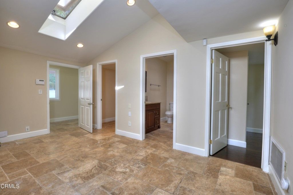 listing image 130725446537417761402