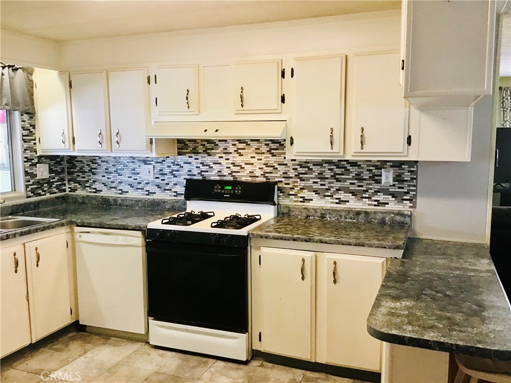 Photo 10 of 27 of 765 Mesa View Drive #122 mobile home